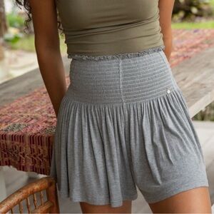Natural Life Daisy Knit Shorts in Heather Gray Flowy Smocked Women’s Size Small